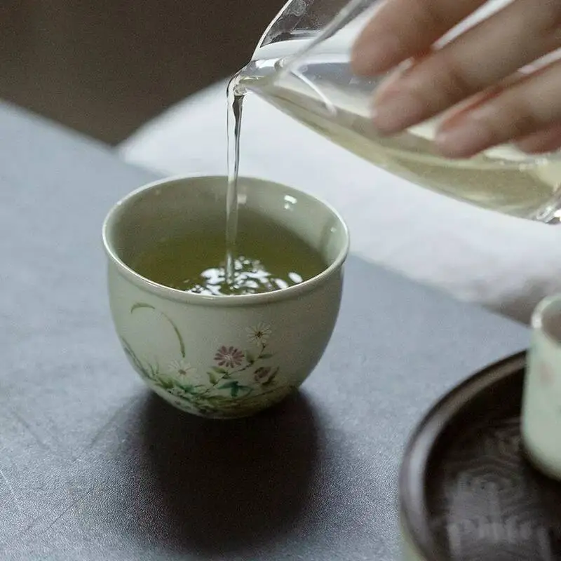 Wuyintang jingdezhen Underglaze Hand Painted Daisy Master Cup Japanese Style For Home Use Kung Fu Tea Set Cylinder Cup