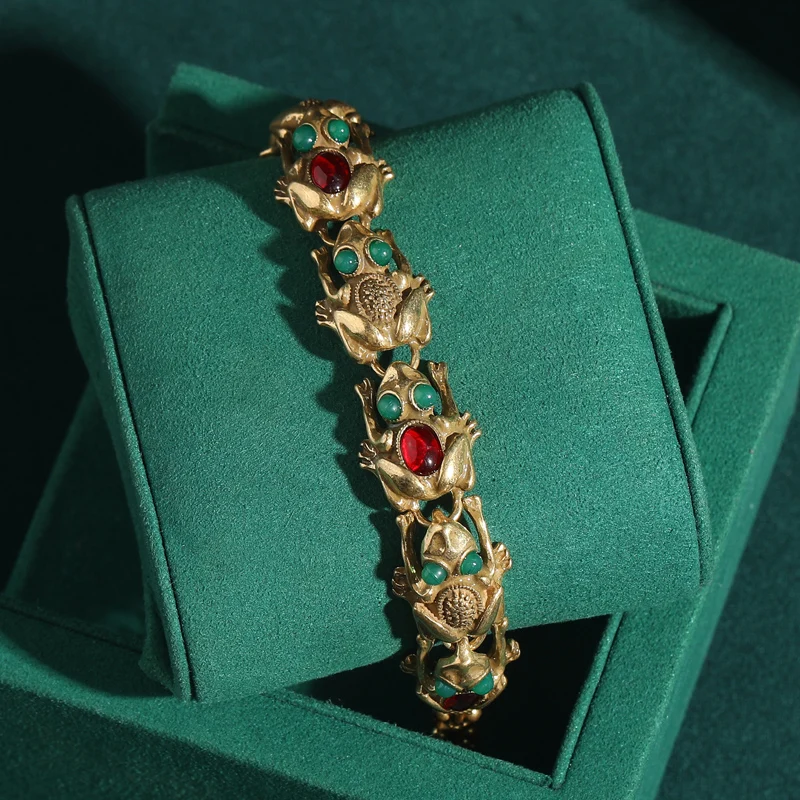 Vintage Jewelry Lucky Toad Bracelets For Women Green Red Agate Antique Gold Color Charm 2025 Accessories Mothers Day Gift New