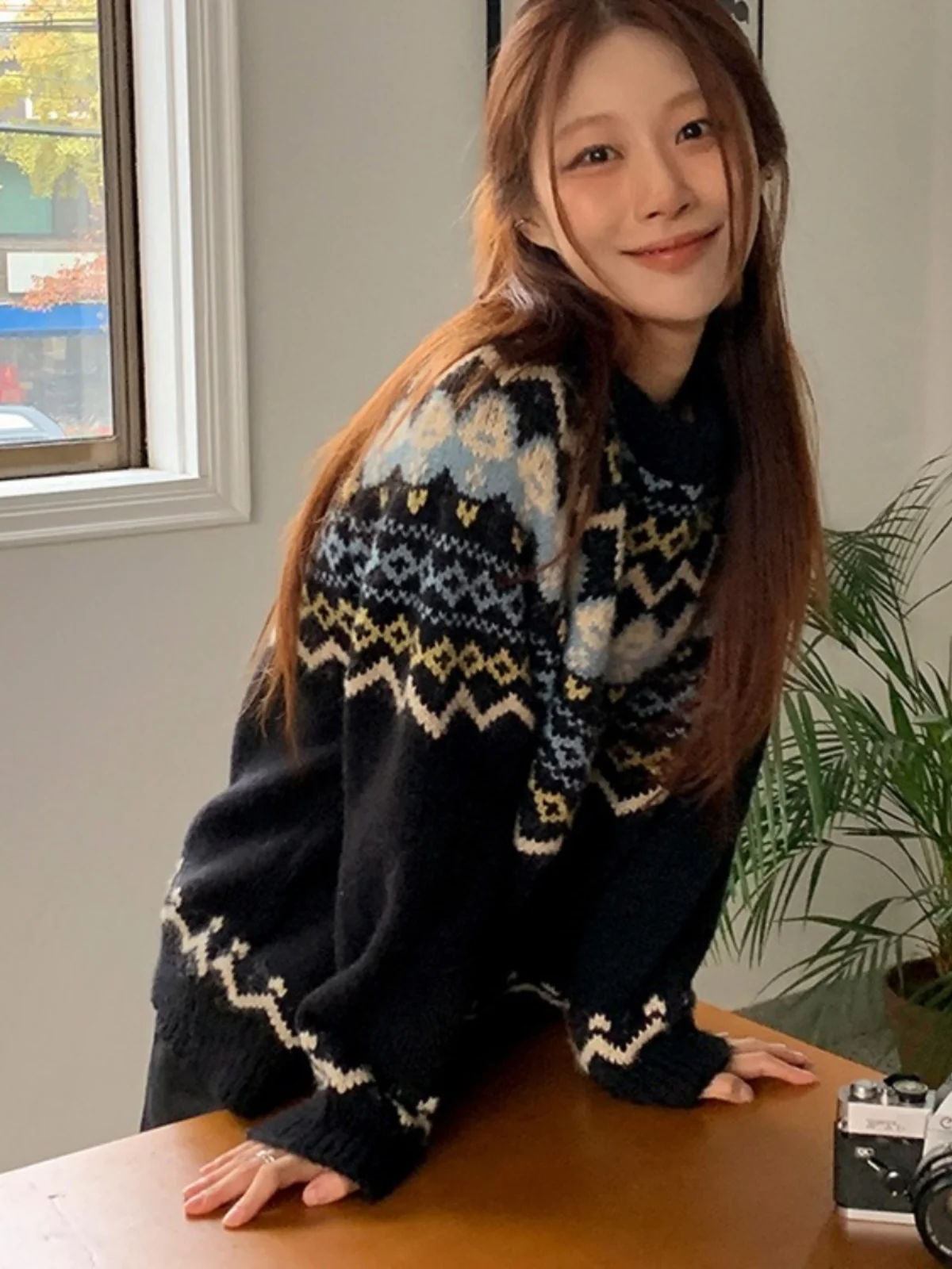 두꺼운 니트 크리스마스 스웨터 라운드넥 빈티지 블루 플로럴 패턴 여성 겨울 따뜻한 상의 패셔너블한 출퇴근 스타일