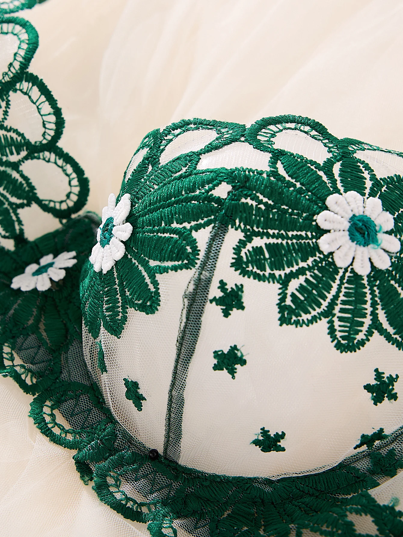 Green sexy lingerie set, including chrysanthemum pattern underwear and thong, a comfortable family-style women's  ZA825086