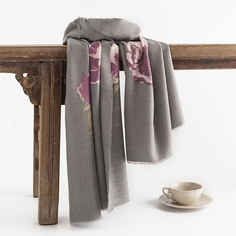 

New Retro Luxury Ethnic Style Women's Scarf, Winter Imitation Cashmere Commuting Versatile Warm Floral and Cold Resistant Shawl