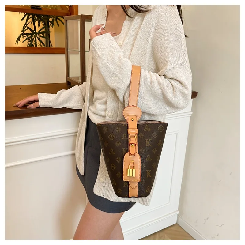 

White Stylish Messenger Bag Crossbody Bag In Leather For Ladies By Luxury Brand Famous Designer Women Handbag