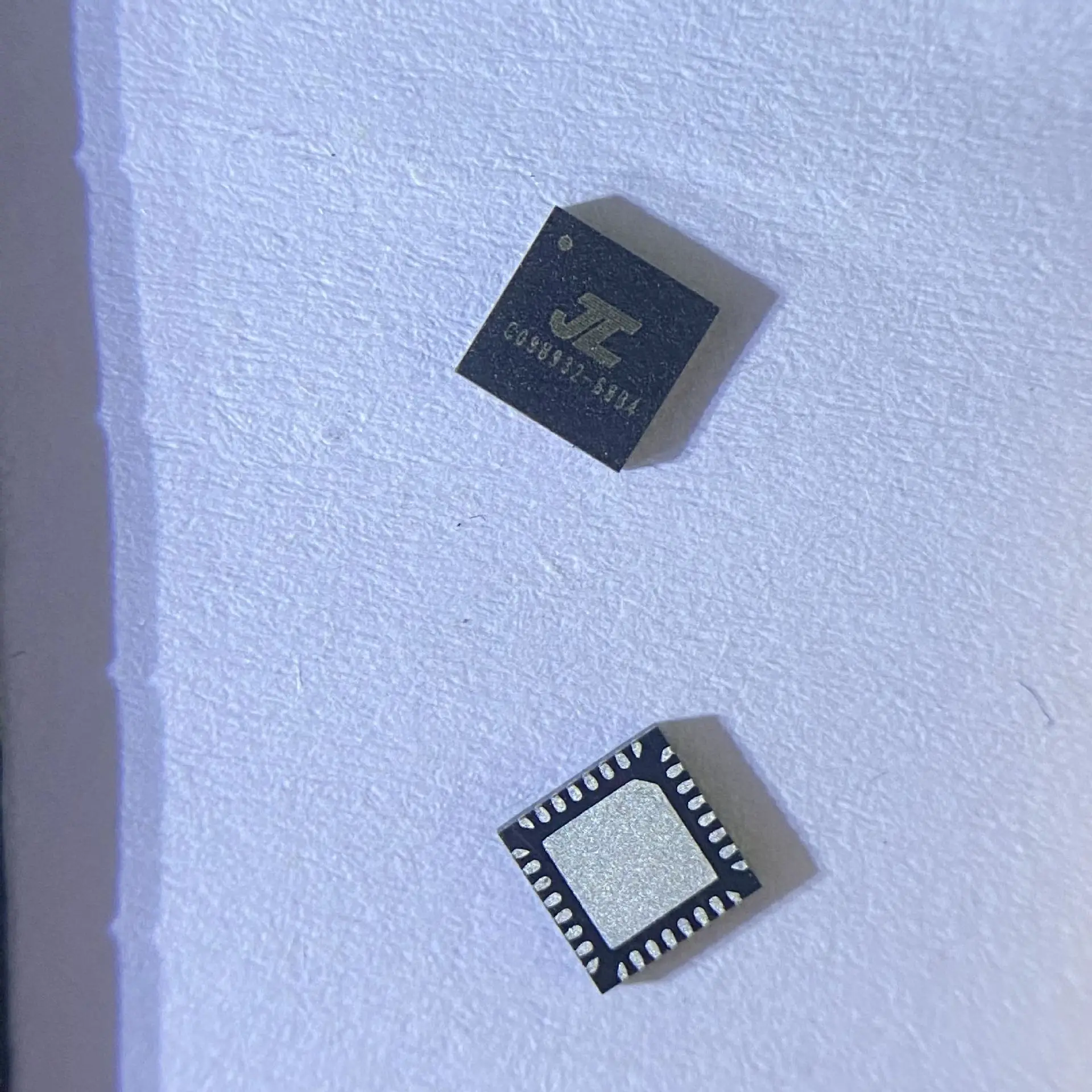 AC6966B4 Memoria 4M Pacchetto QFN32 66B4 Processore di segnale digitale QFN-32(4X4)