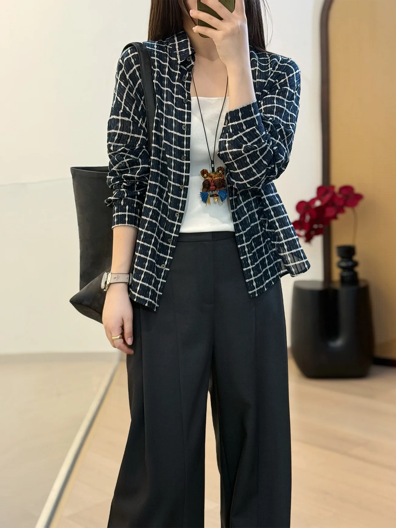 

Женская свободная рубашка Pet Nameless класса люкс из индиго-шелкового хлопкового сатина с полосатым принтом, комфортная, с защитой от морщин, выполненная по технологии Color Woven Process.