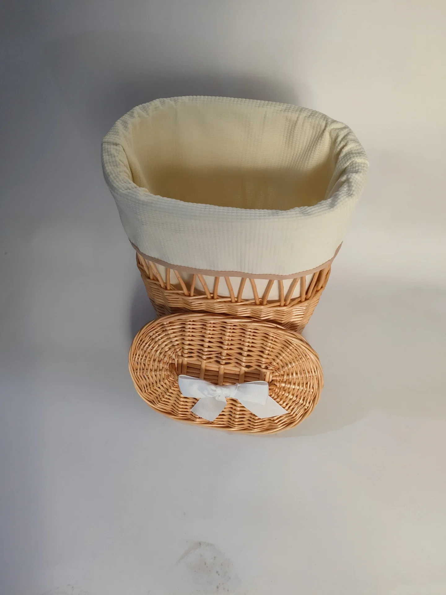 Natural willow luxurious baby bassinet