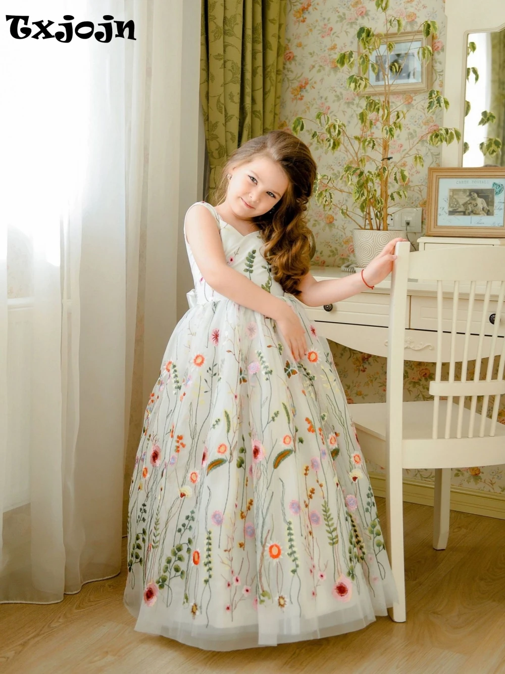 

Colorful Lace Appliques V-neck Sleeveless Gown Floor-length For Birthday Party Exquisite Flower Girls Dresses For Wedding