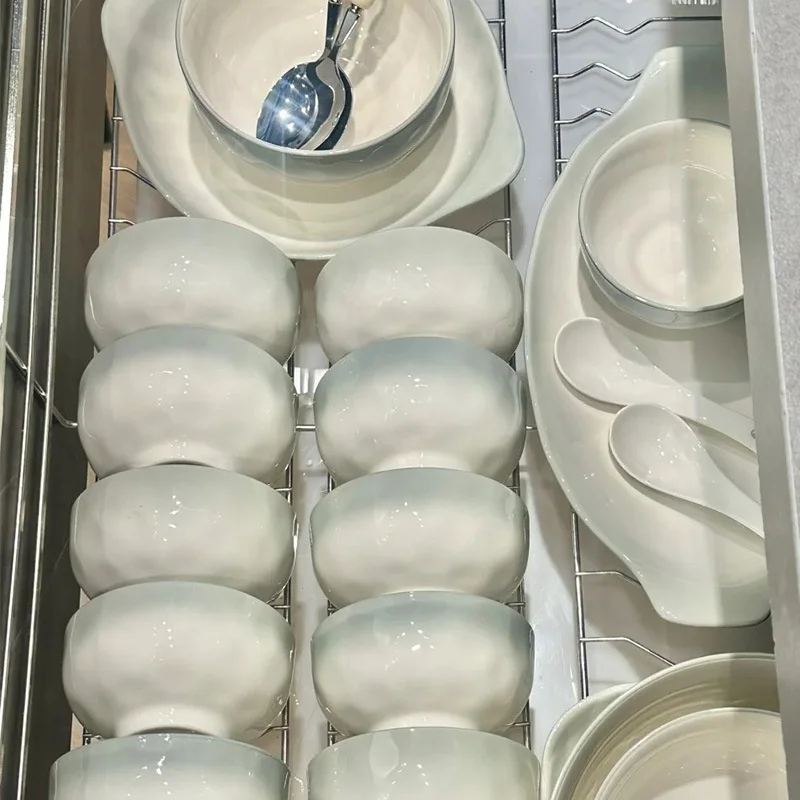 

New Home Use Ceramic Bowl Plate Set Luxury Gradient Color Dinnerware Set round Shape Stainless Steel Craftsmanship Adult Use