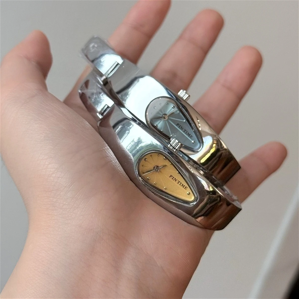 Y2k Special Water Drop Bracelet Quartz Watches for Men and Women Couples Exquisite Light Luxury High-end Sense Fashionable Watch