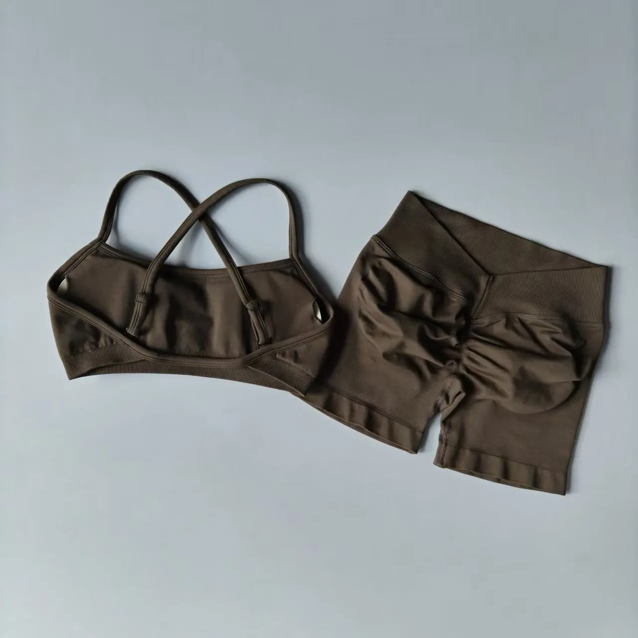 Nahtloses 2-teiliges Leggings-Set für Damen, nahtloses Yoga-Set, hochtaillierte Shorts mit Scrunch-Effekt und Neckholder-Sport-BH, Trainingsanzug für das Fitnessstudio – Detail 8
