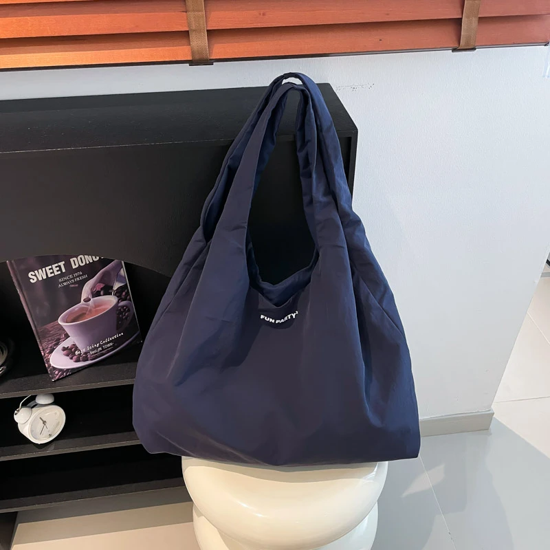 

Сплошные цветные сумки на плечо большой вместимости, простые универсальные женские сумки, 2025 г., высококачественные повседневные женские сумки для путешествий