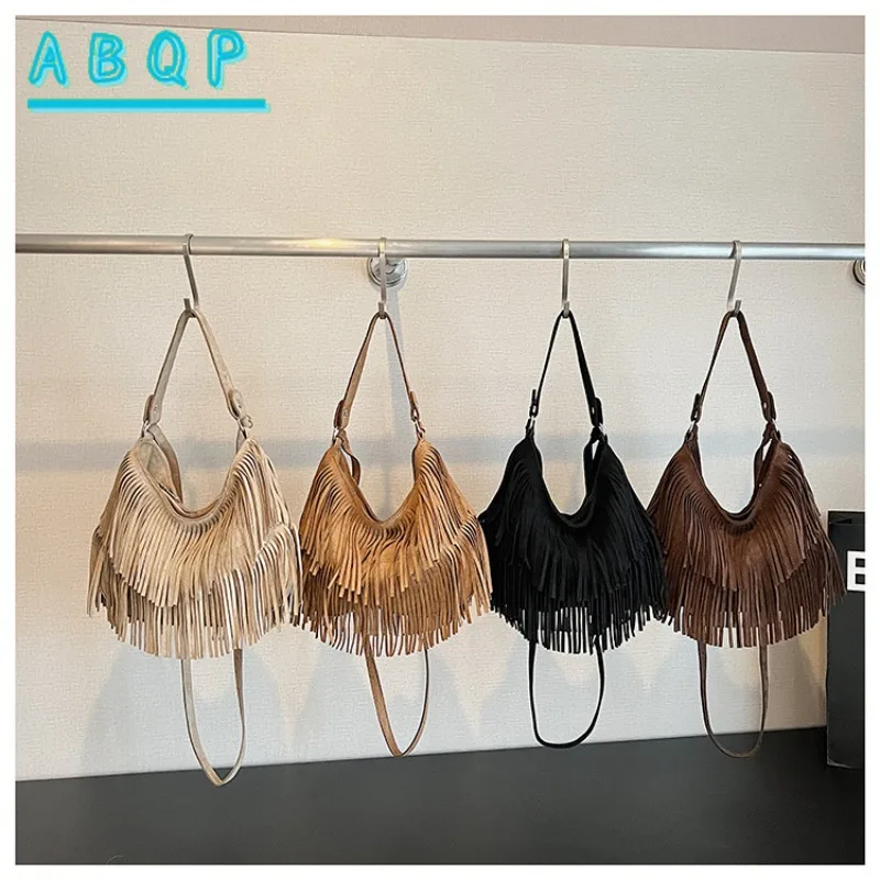 حقيبة كتف شرابة سعة كبيرة للنساء 2025 ريترو شعبية جديدة بسيطة حقيبة ساع حقيبة يد عصرية