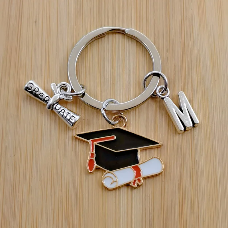 Nuovo portachiavi per cerimonia di laurea A-Z, portachiavi con berretto da laurea in smalto carino per laurea regalo di laurea Souvenir