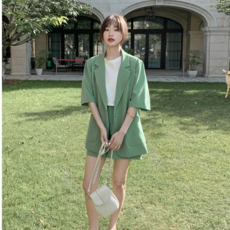 

Женский летний корейский костюм-двойка: пиджак и шорты. Повседневный, модный, элегантный, деловой стиль.