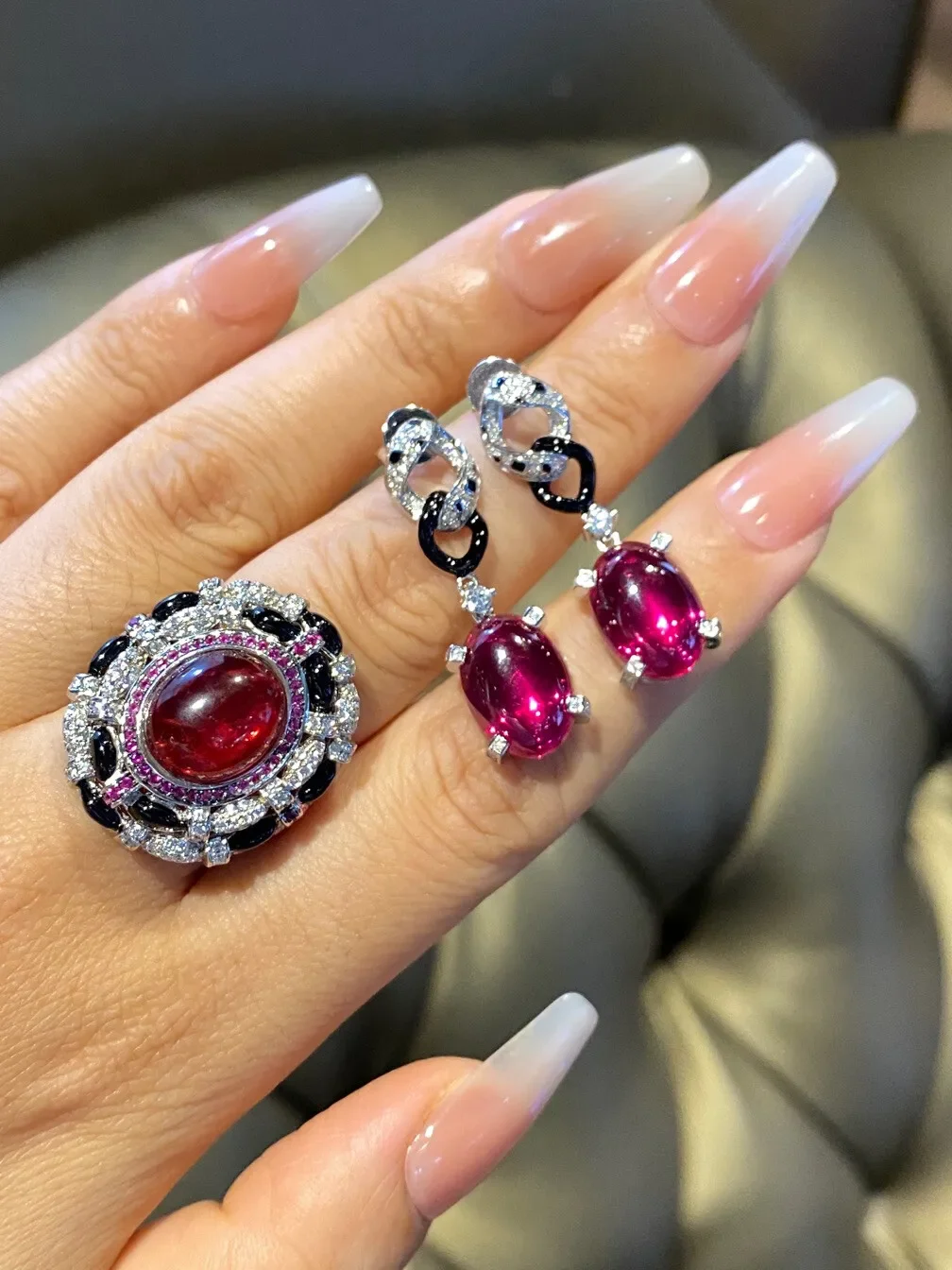 

Bellux Fashion 925 Silver Synthetic Zircon Luxury Large Carat Ruby Black Enamel Ring for Women