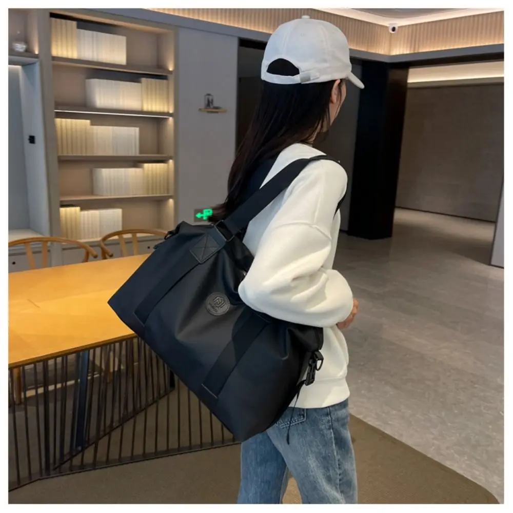 

Fashionable Large-capacity Sports Fitness Bag Waterproof Luggage Bag Travel Handbag Crossbody Duffel Bag Gym Bag Men Women