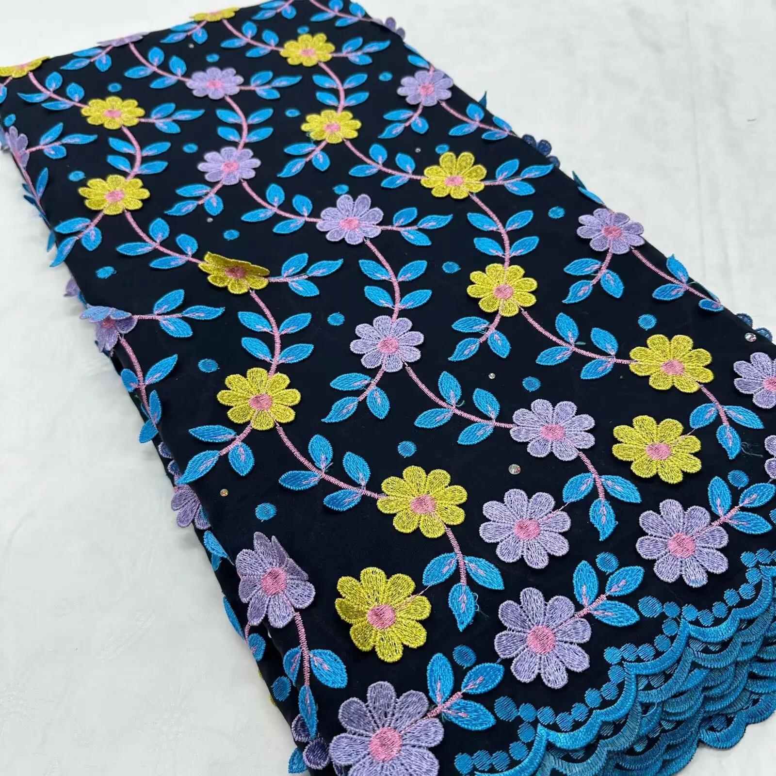 

Original Switzerland Voile Lace Soft African 3D Flower Applique Embroidered 100% Cotton Lace Fabric For Wedding Dress 16A98