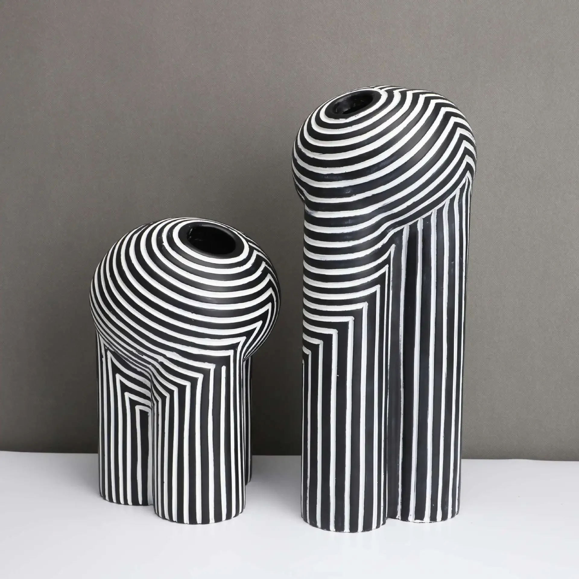 

For Creative Resin Vase Black And White Striped Flowerware Abstract Geometry Crafts Home Furnishing Decoration Terrarium Vases P