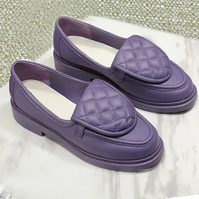 Sepatu Wanita Desainer Sepatu Kulit Kecil Gesper Logam Sepatu Ramping Hak Datar