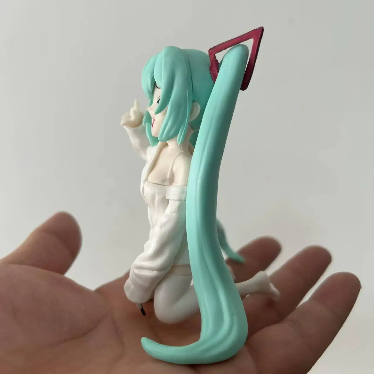 11cm 신작 애니메이션 하츠네 미쿠 고양이 귀 잠옷 귀여운 액션 피규어 PVC 모델 장난감 인형 조각상 책상 장식 자동차 장식품 선물