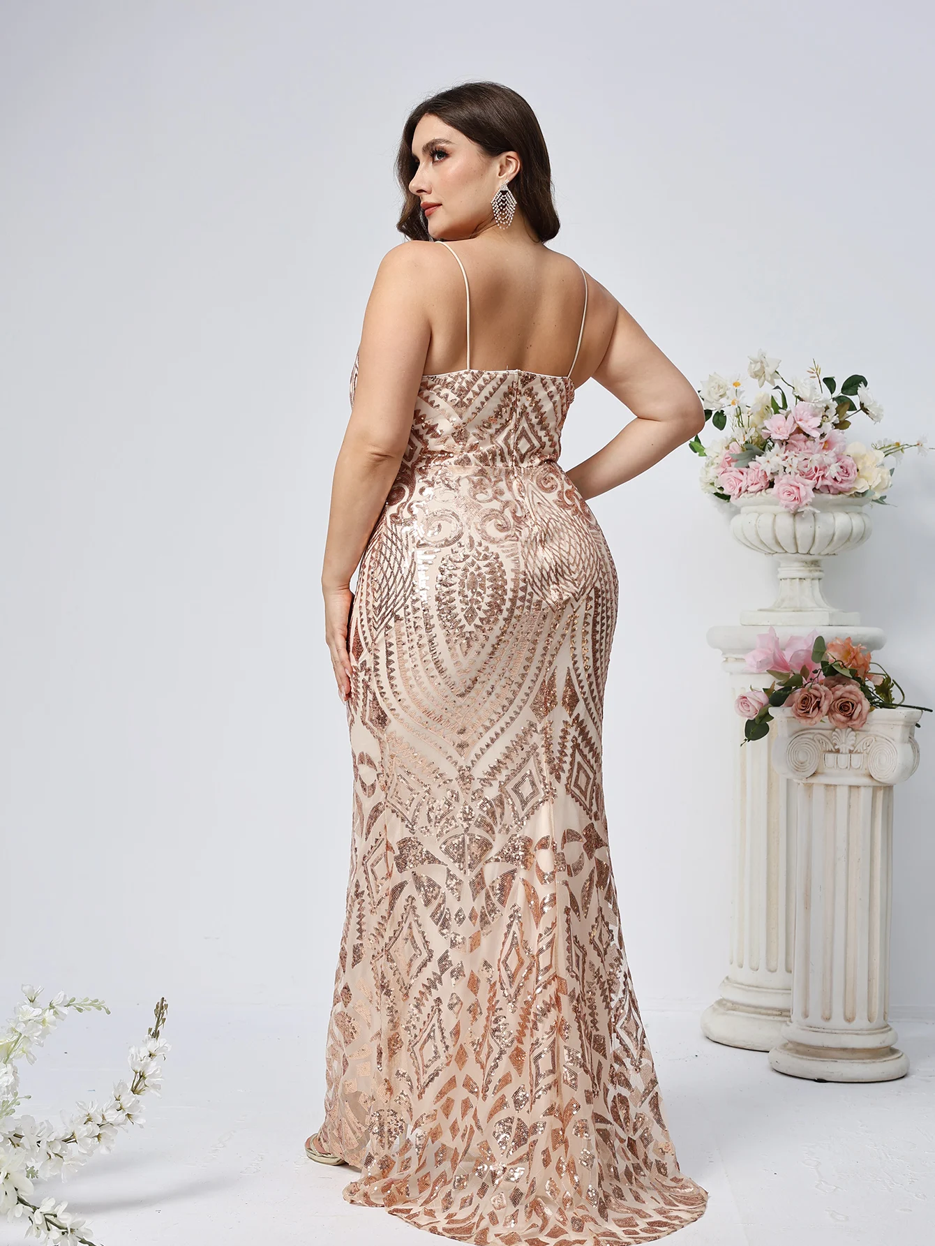 Spaghetti sStrap V-neck Cocktail pParty Dress Sequins Plus Size Mermaid Backless Slim Fit Evening Dress Sexy Ball Dress