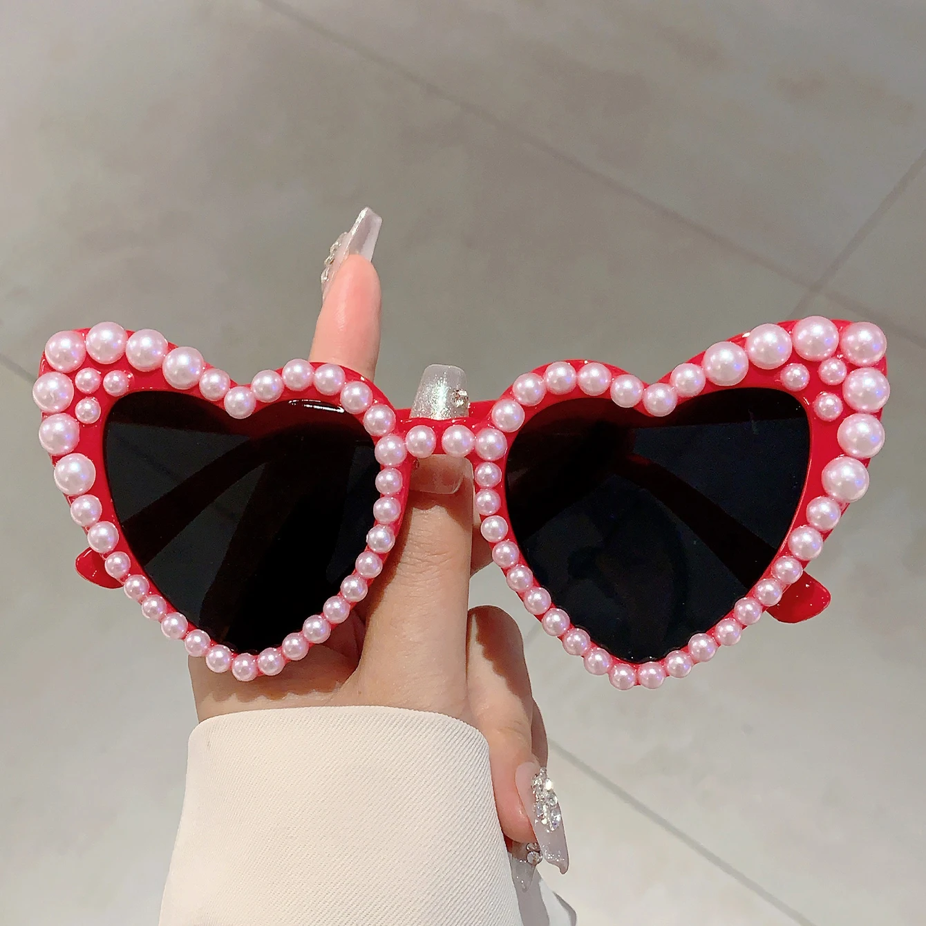 KAMMPT Stylish Heart Designer Shades White Pearl Candy Color Decor Sunglasses Fashion Brand Pink Beach Sun Glasses for Women\'s