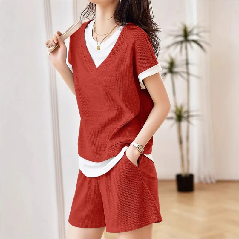 

Women's short-sleeved patchwork summer suit; casual 2025 new fashion ladies' sport shorts two-piece set.