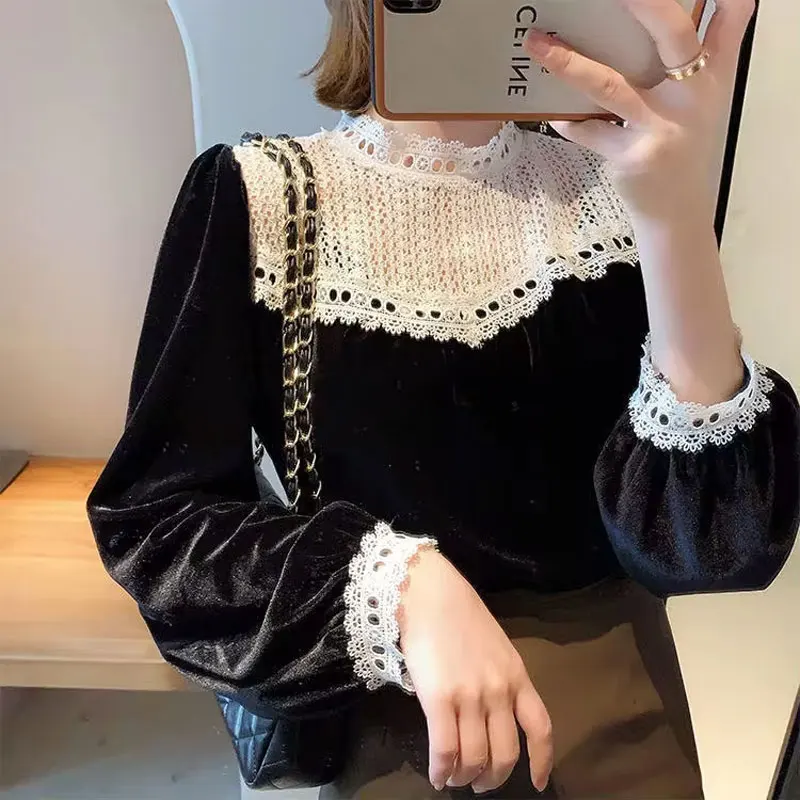 Vintage Lace Patchwork Velvet Shirt Autumn Winter Korean Solid Color Female Clothing Fashion Hollow Out Round Neck Loose Blouse