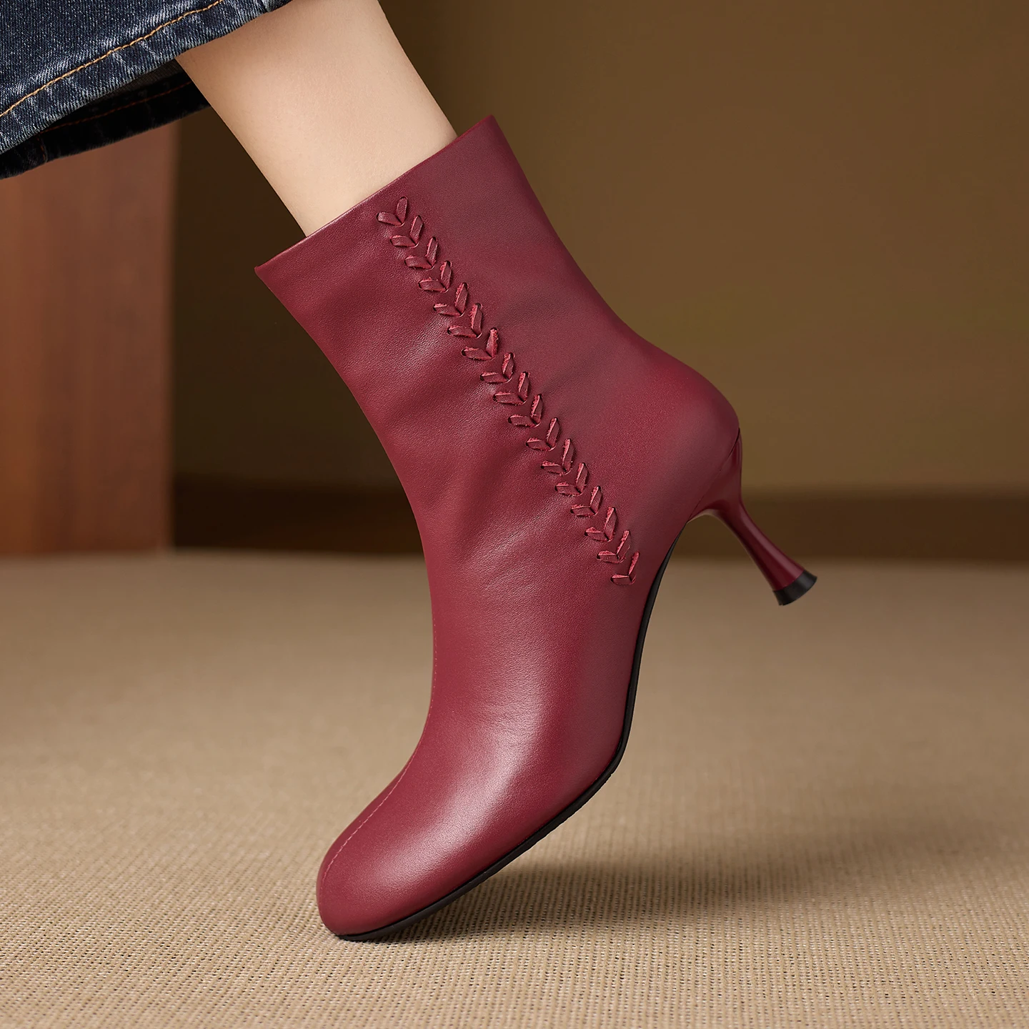 Botines de Mujer Dilalula 2027 de Piel de Vaca Auténtica con Punta Redonda, Bordado de Hojas y Tacón de Aguja Delgado para Fiesta y Cita, Botines para Mujeres Jóvenes