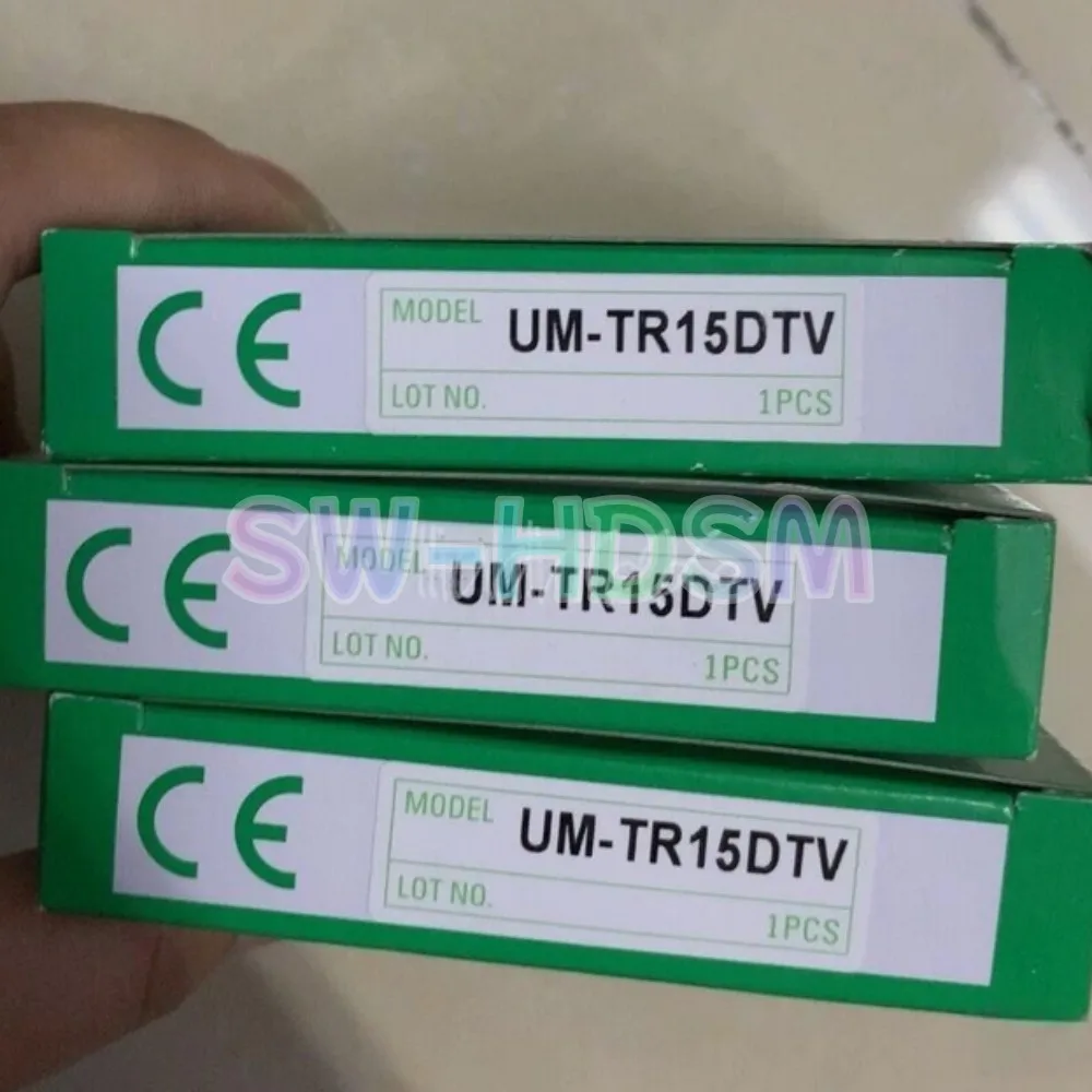

1PCS NEW UM-TR15DTV Photoelectric Sensor in box Fast delivery