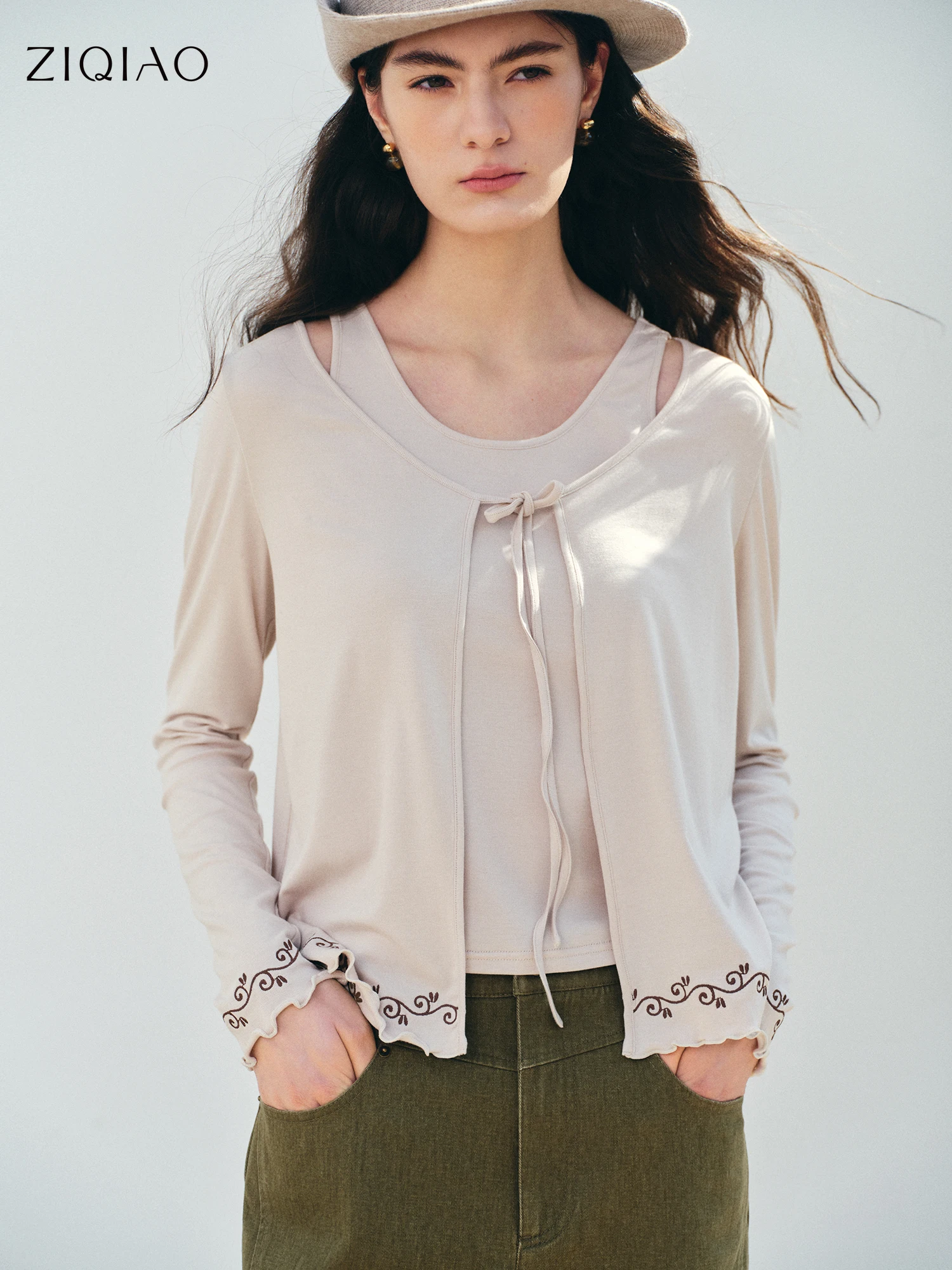 

Комплект ZIQIAO 2026: Весенний вязаный кардиган в стиле бохо-шик для миниатюрных женщин, укороченный жакет с вышивкой и топ-камизол, две части