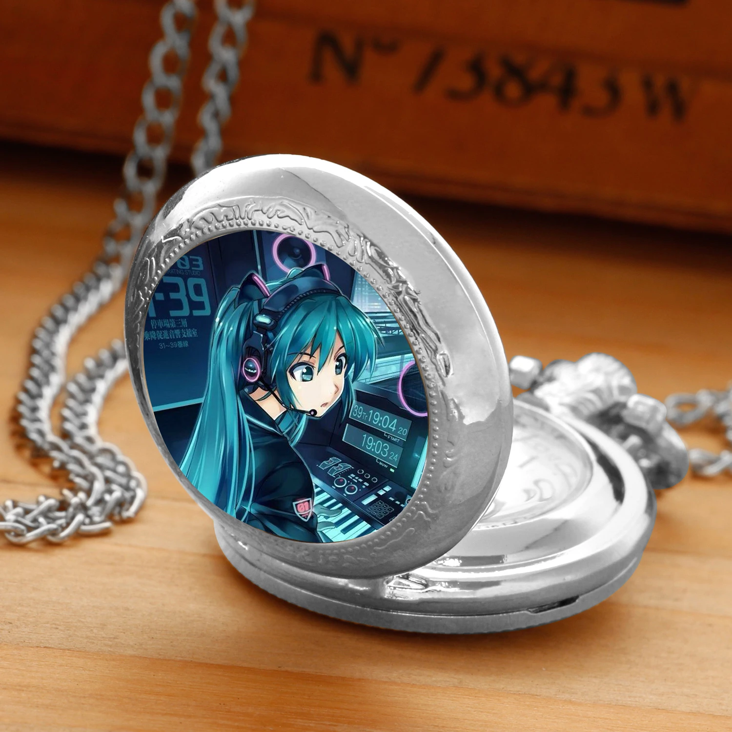 Hatsune Miku Design Glass Dome Quartz Pocket Watch With Durable Chain Arabic Numeral Dial For Men And Women Creative Gifts