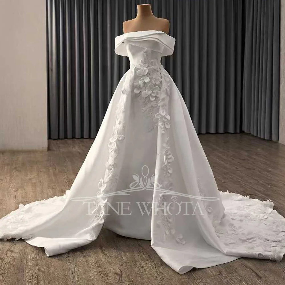 فستان زفاف Robes De Mariage 2025 بدون حمالات مكشوف الكتفين مع أربطة من الخلف ومزين بالترتر على طراز غمد