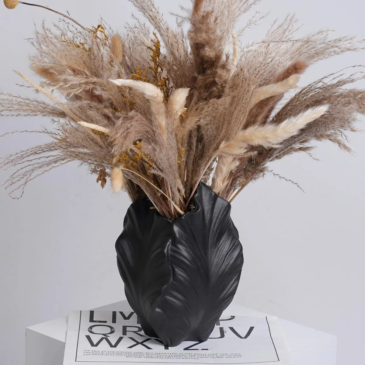 CAPIRON 21cm Leaf Ceramic Vase White Pampas Grass Holder Modern Boho Centerpiece Minimalist Home Living Room Decoration Interior