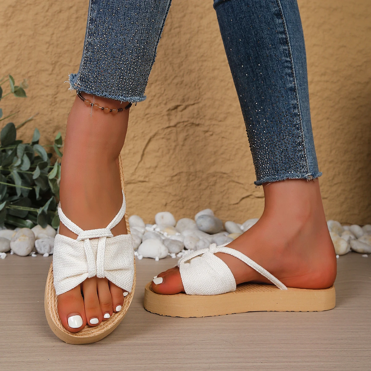Women Slippers 2025 New Trend Anti Slip Sandals Wear-resistant Comfortable Soft Sole Flat Heel Slippers Lightweight Slides Women