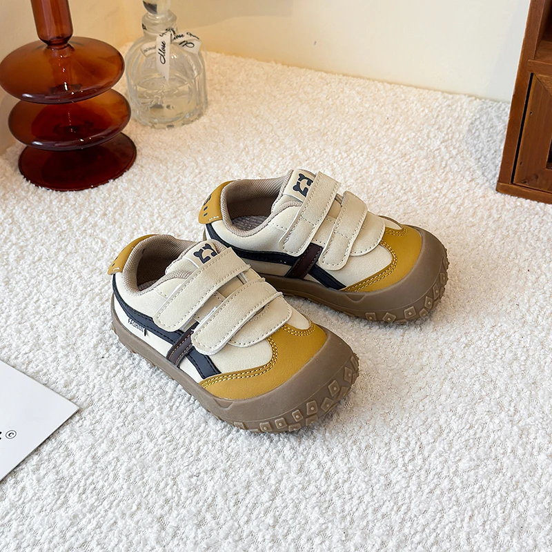 Kinder-Freizeitsneaker mit doppeltem Klettverschluss, atmungsaktive Mesh-Schuhe für Jungen und Mädchen, leicht für den täglichen Gebrauch. – Detail 4