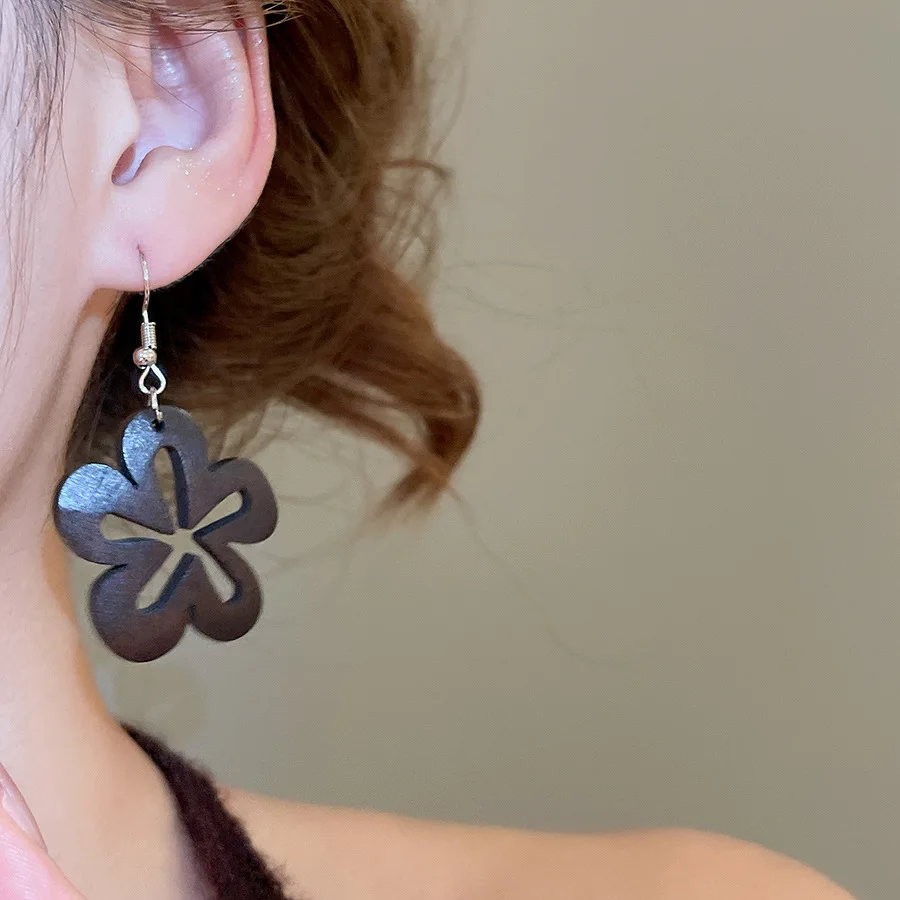 Trendy Vintage Brown Wooden Hollow Flower Geometric Pendant Earrings For Women Aesthetic Charms Jewelry Accessories Wholesale view 4