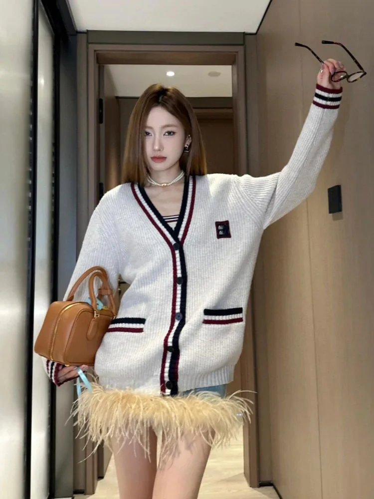 South Oil Faion 2025 Autumn New College Sle Letter Embroidery V-ne Knitted Cardigan Coat Women's Loose Fit Long Sve