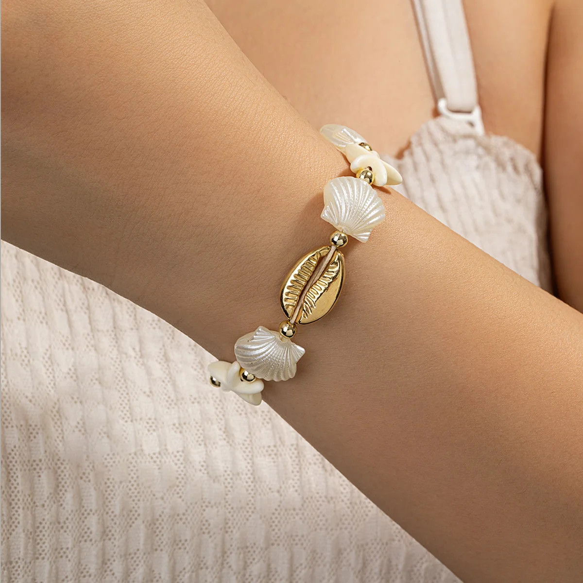 Light Luxury Ocean Style Shell Bracelet, Golden Shell Coins + Three-Dimensional Scallop Elastic String Bracelet