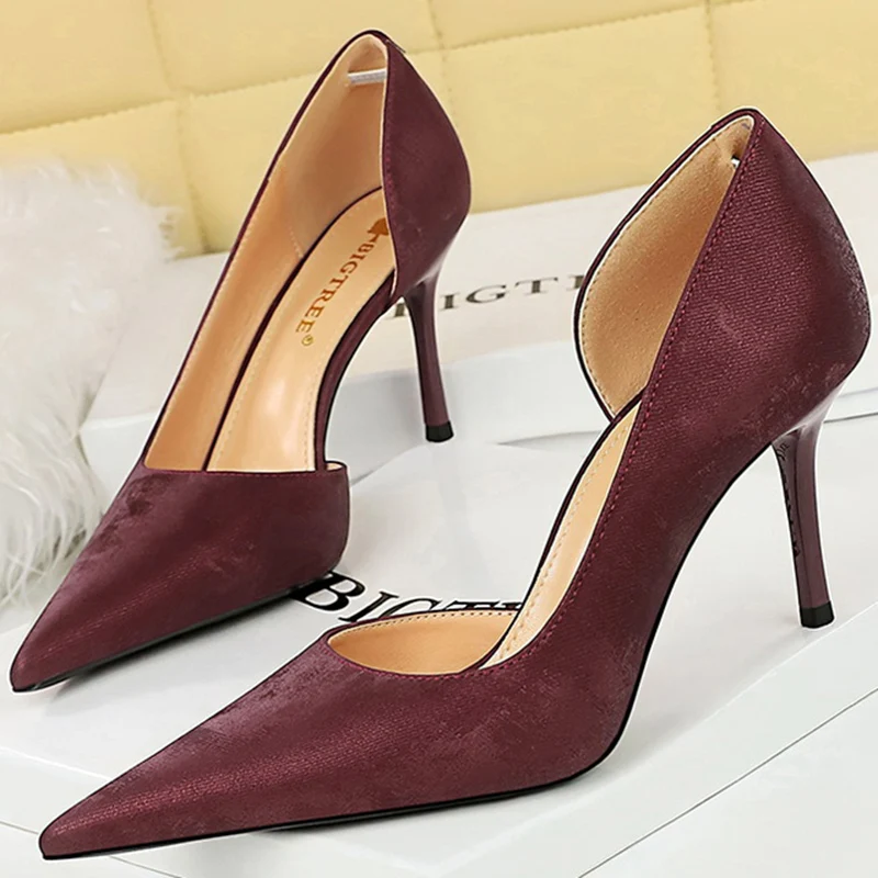 Retro Western Style Party Women Shoes 8cm Thin High Heels Shallow Pointed Toe Fabric Side Hollow Ladies Elegant Pumps Black