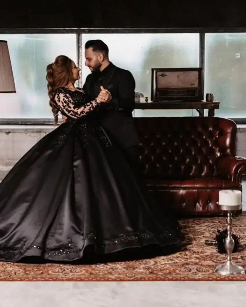 تخصيص الحبيب الدانتيل الأسود Ballgown فساتين الزفاف قطار الاجتياح كامل الأكمام الساتان Vestidos Noivas أثواب الزفاف