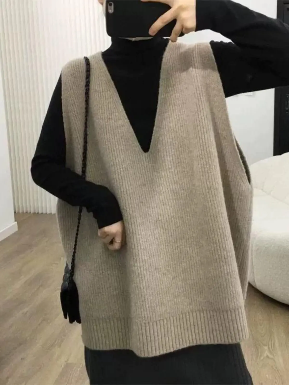 

Korean version of large-size knitted cashmere vest women's long V-neck loose cashmere vest stacked sweater vest