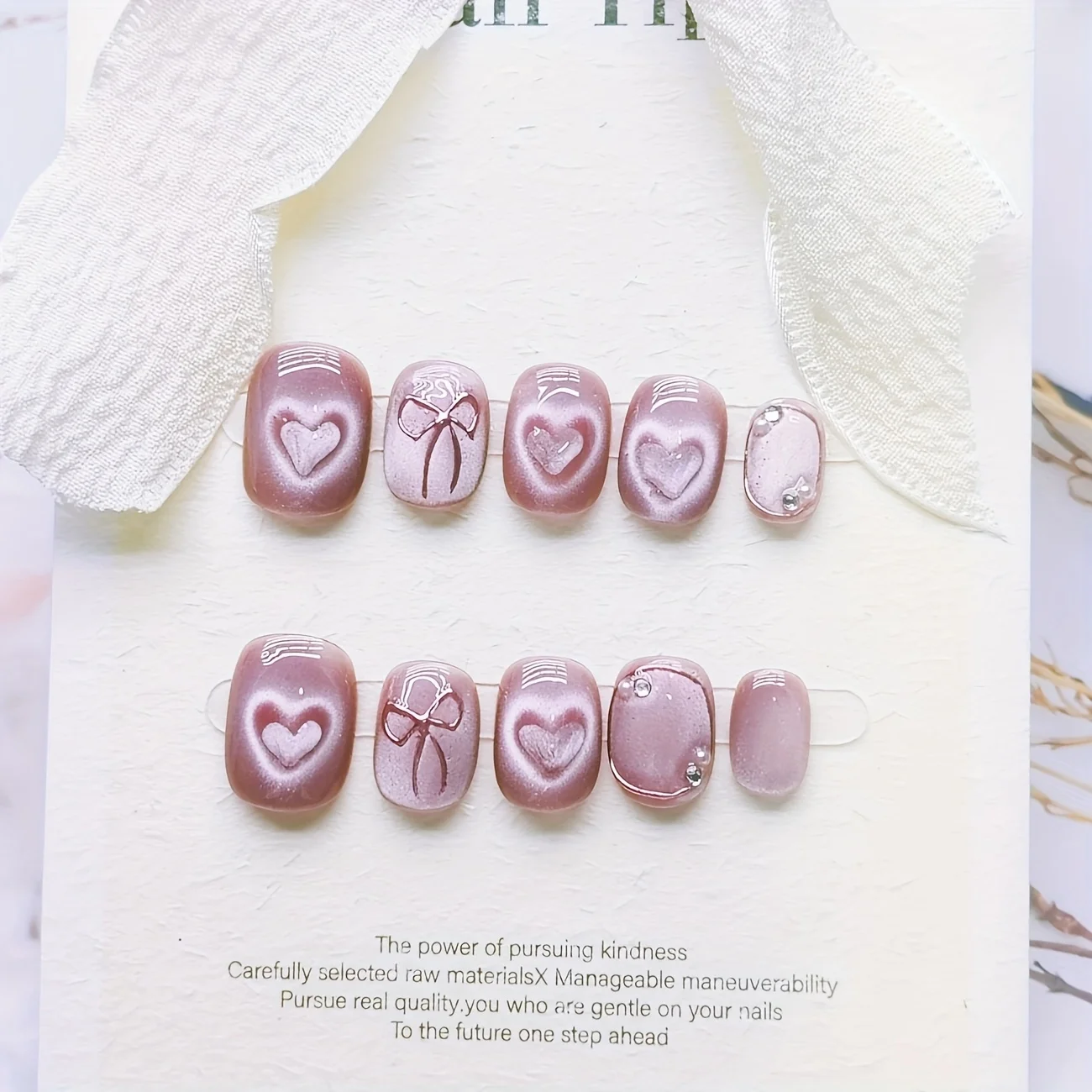 10 Stück hochwertige, liebliche, leicht luxuriöse, kurze, handgefertigte künstliche Nägel in Rosa, Love Ice Pink, für den Alltag geeignet.