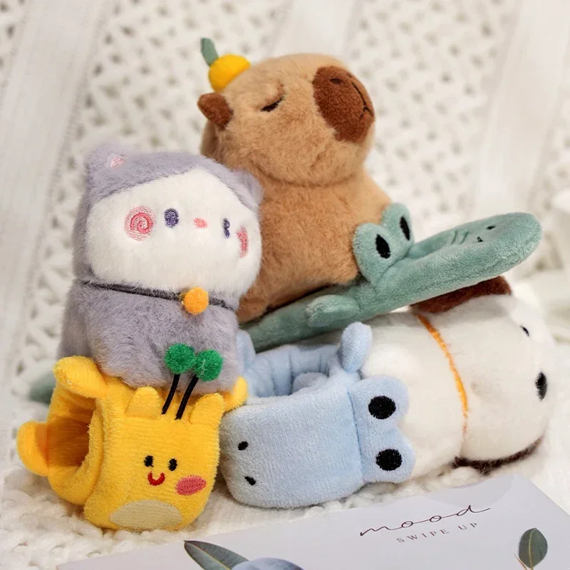 Capybara Slap Snap Wrap Capybara Plushie Armband Armband Kawaii Niedlicher Hund Katze Plüschtier Handring Kreatives lustiges Geschenk – Detail 5