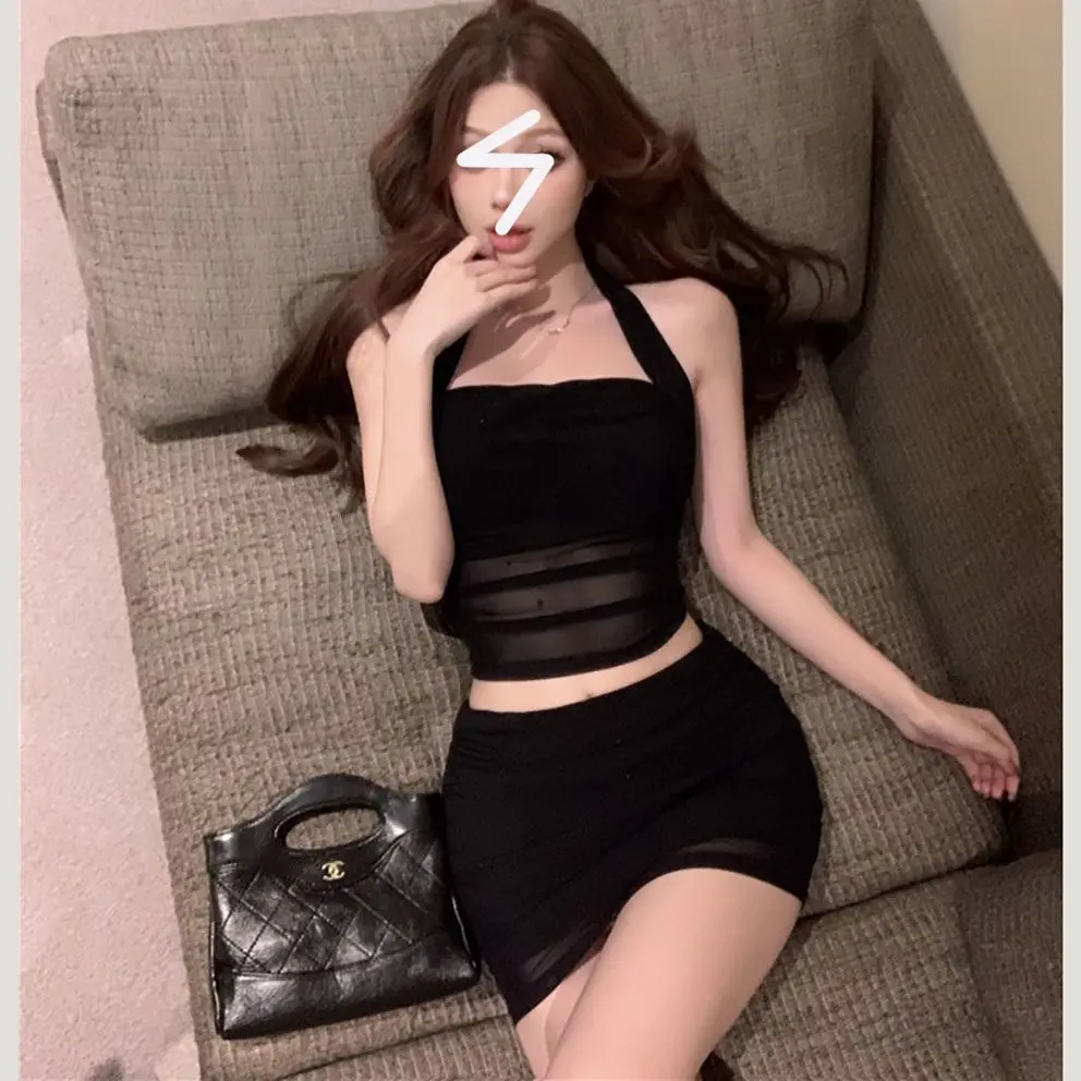 Seksowny, pikantny zestaw: top z dżetami, odkryte plecy, halter, nowy koreański styl, wiosenna krótka spódniczka.