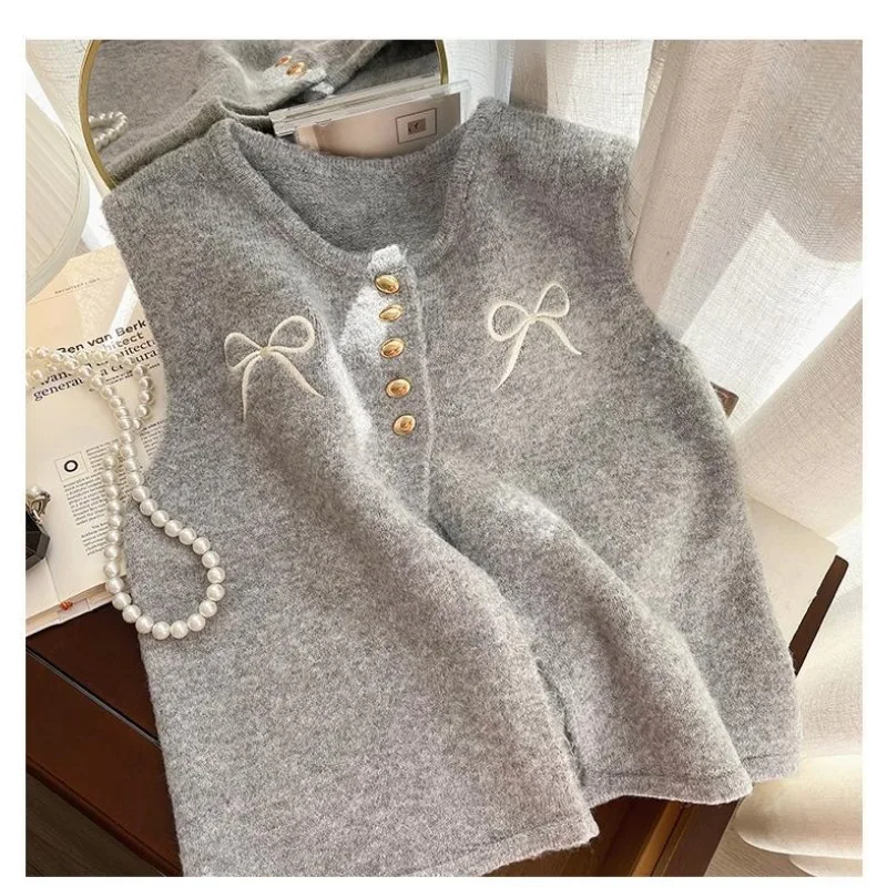 Bild 3: Frauen 2025, Herbst Neue Genähte Taste Mode Ärmellose Gestickte Rundhals Pullover Weste