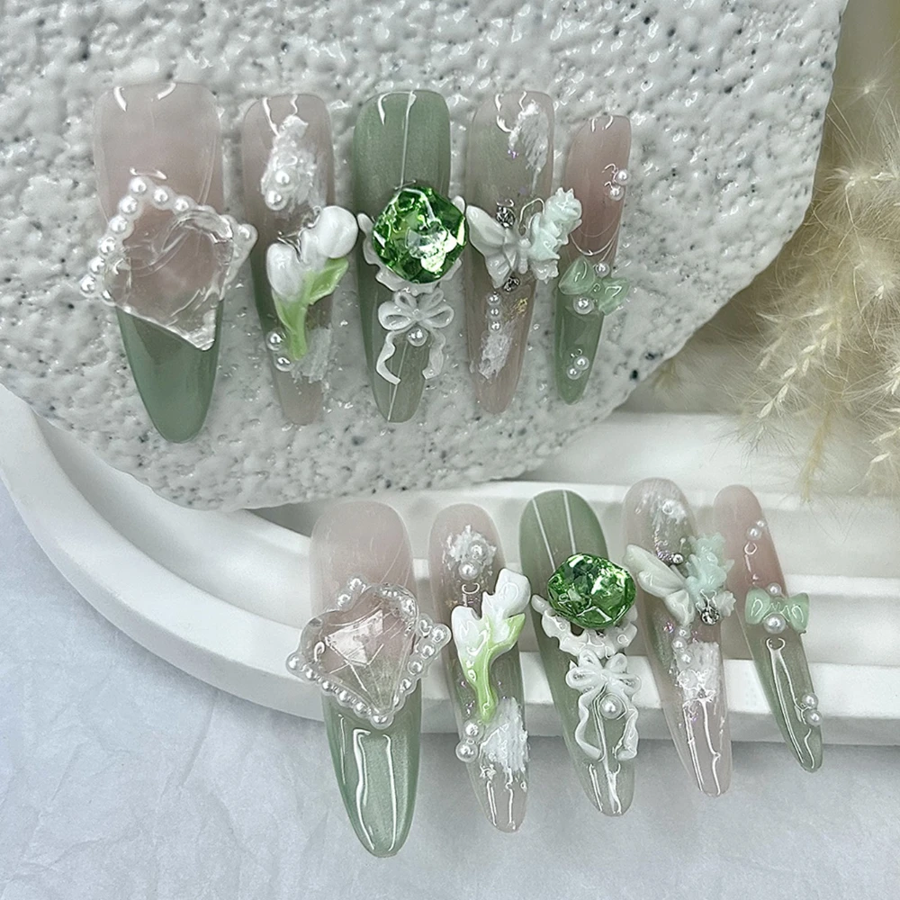 エレガントなレトロエメラルドグリーンのフランス製ハンドメイド付け爪、華やかな3Dダイヤモンドバタフライパールフェイクネイル、キャッツアイアーモンドネイルアート