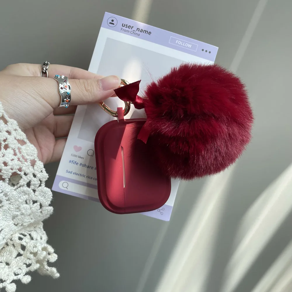 Weinrotes Silikon-Kopfhörer-Etui für AirPods 5 Pro3 2025 Hülle mit Haarball-Kirsch-Schleife Schlüsselanhänger für AirPods 2 3 4 Pro Weiche Hülle – Detail 8