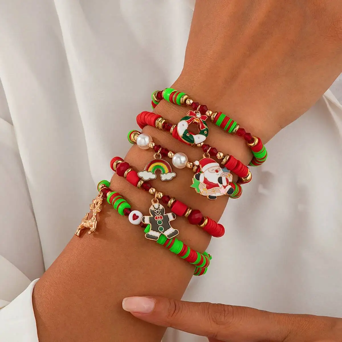 

KunJoe 5 Pcs/Set Cute Santa Claus Snowman Christmas Pendant Bracelet For Women 2026 Fashion Stackable Red Green Beaded Bracelet