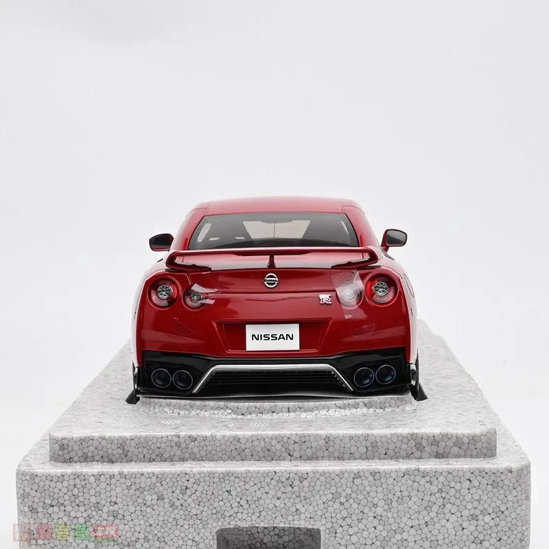 MotorHelix 1:18 Nissan GT-R R35 Track Edition Liga Modelo de brinquedo de abertura completa com motor detalhado Coleção de carros de corrida fundidos