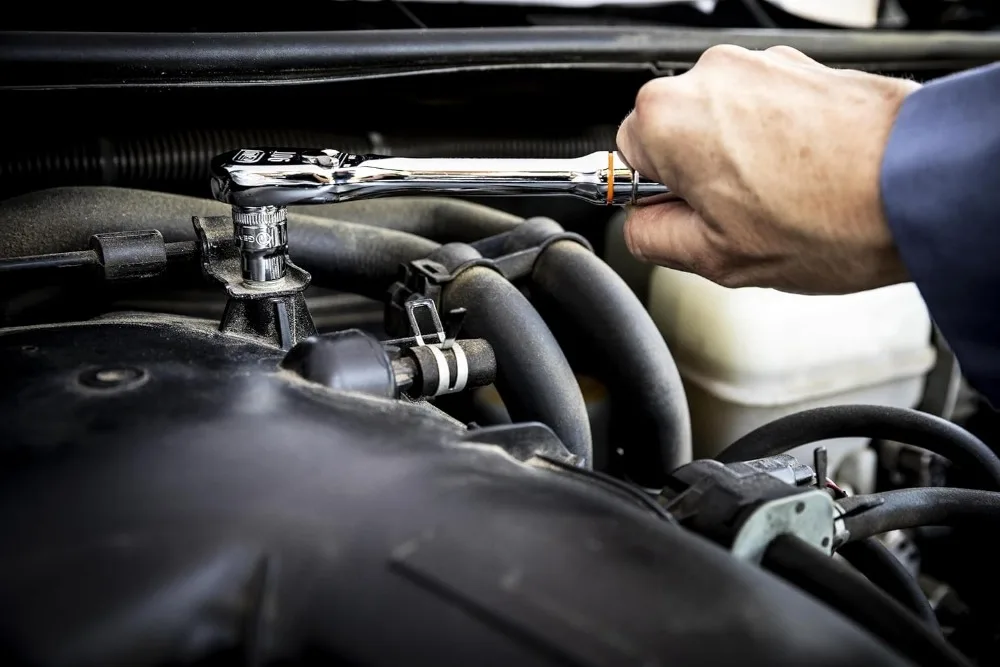 Set di 10 bussole a 6 punte con attacco da 1/4" e 3/8" con diversi tipi di prese, dimensioni 10 mm